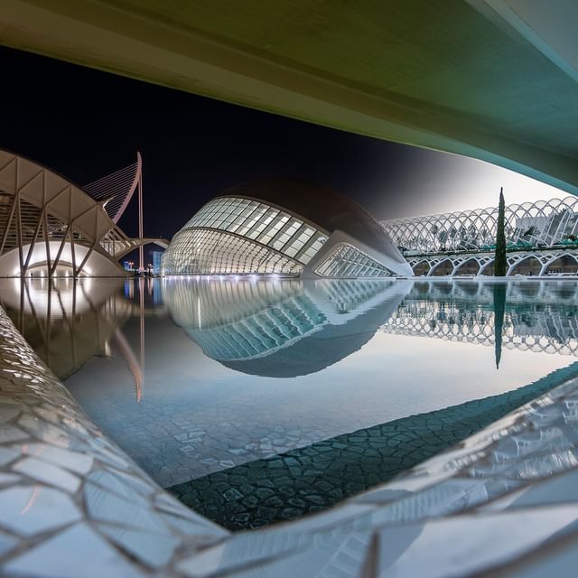 Día y noche en el icono de Valencia